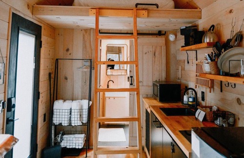 Knoxville Cabin | The Iris: Secluded Nordic style tiny home