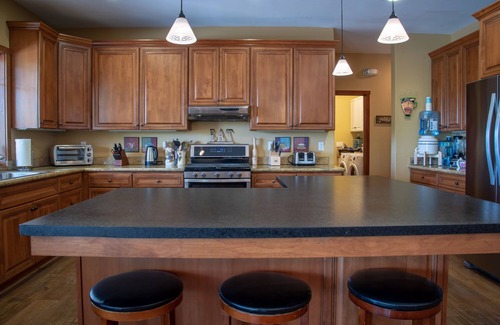 Bradley House | The J's Nest is a Country Delight!