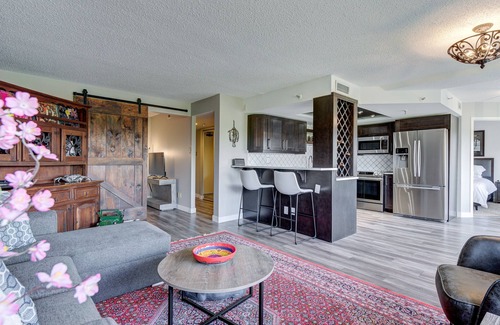 Saskatoon Downtown Condo | ~The Juke Joint ~ DOWNTOWN, POOL & WATERSLIDES!