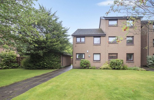 North West Cottage | The Kelvin: Peaceful West End River View Property