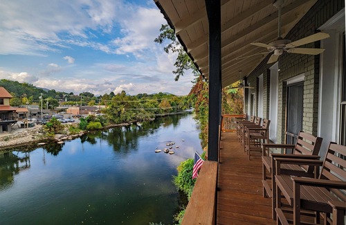 Bryson City Condo | The Kephart a Downtown Bryson City loft Apartment