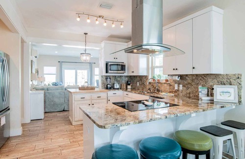 Sharp Reef House | The Key Lime Cottage | Pet Friendly, Pool, Canal!