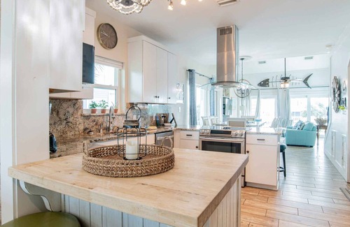 Sharp Reef House | The Key Lime Cottage | Pet Friendly, Pool, Canal!