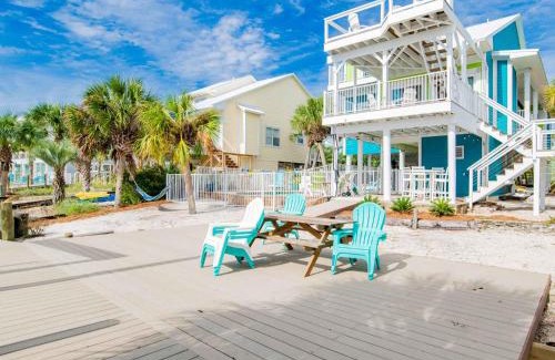 Sharp Reef House | The Key Lime Cottage by Southern Vacation Rentals