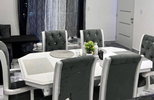 Sanchez Apartment | The King Apartment