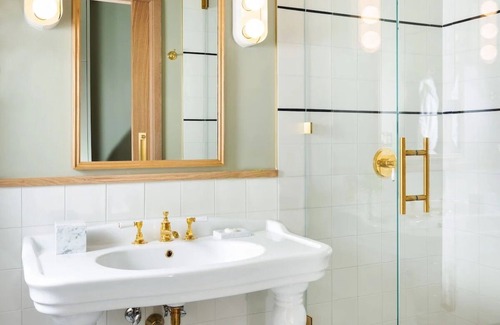 Courier City - Oscawana Hotel | The King at Palihouse Hyde Park Village, Parking!