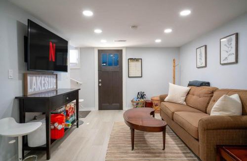 Fox Lake House | The Lake House on Myers Bay - 3-Bed 2-Bath Luxury Home with Private Pier Beach Firepit and Deck