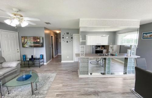 Brent House | The Lake House, Pool, Dock and Lake Access, Pensacola