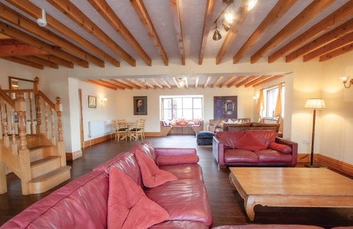 Upper Killay House | The Lake House Retreat - 7 Bedroom Holiday Home - Sleeps 20 - Southgate