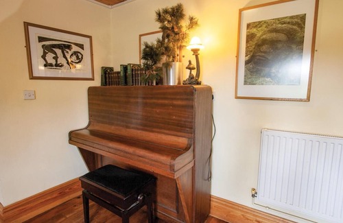 Upper Killay House | The Lake House Retreat - 7 Bedroom Holiday Home - Sleeps 20 - Southgate