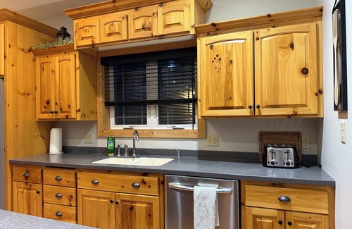 Krakow House | The Lakeview HousenHot tub/Games/Stunning Views