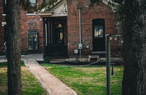 Salem House | The Lanning House: 3-bedroom house in fabulous downtown Salem with AC