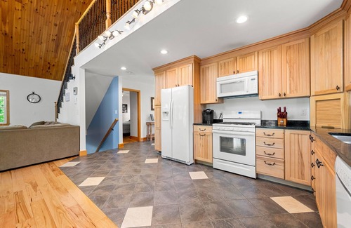 Nottingham House | The Largest Waterfront property on Pawtuckaway Lake for family memories!