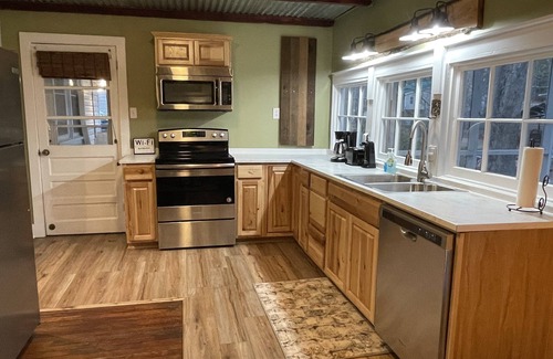 Mountain Rest Cabin | The last resort at Lake Becky!