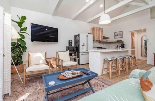 Auburn House | The Leafy Lodge- Pets ok