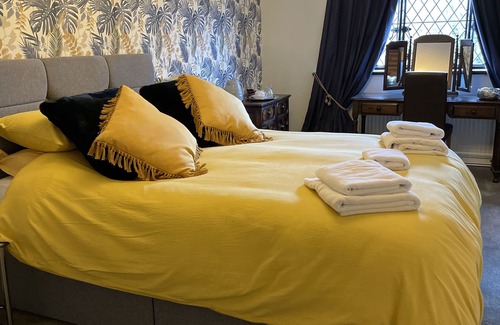 Cobham Hotel | The Leather Bottle Ltd