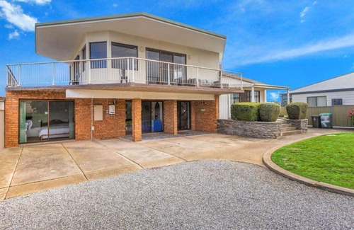 Carrickalinga House | The Lighthouse 24 Carrickalinga Road