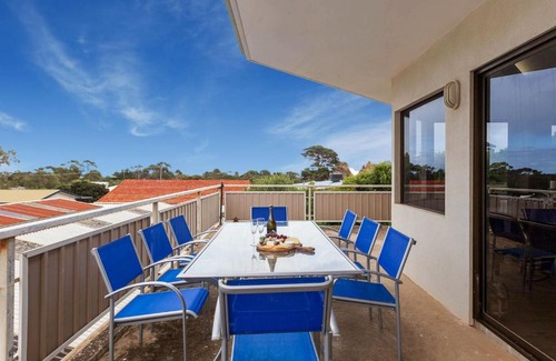 Carrickalinga House | The Lighthouse 24 Carrickalinga Road