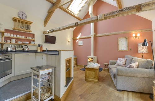 Littleham Cottage | THE LINNEY, pet friendly, with open fire in Littleham, North Devon
