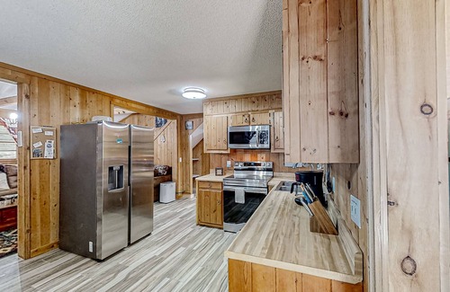 Otto Cabin | The Little Dude Cabin | Rustic cabin in Franklin with water & wildlife views