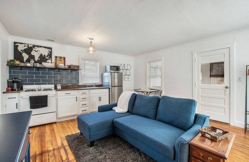 Mission House | The Little House: Cozy Home in Overland Park