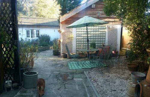 Hull House | The LITTLE HOUSE in HULL