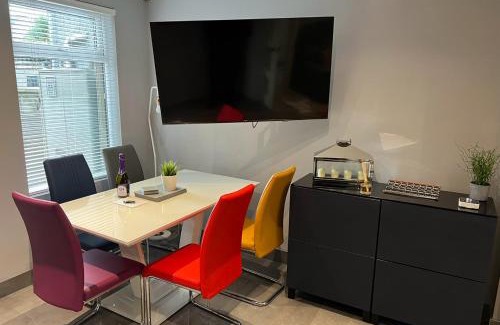 Bangor House | The Little house with a Tub