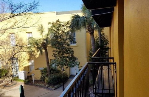 French Quarter Apartment | The Lodge Alley Inn™ - Studio (1Q)