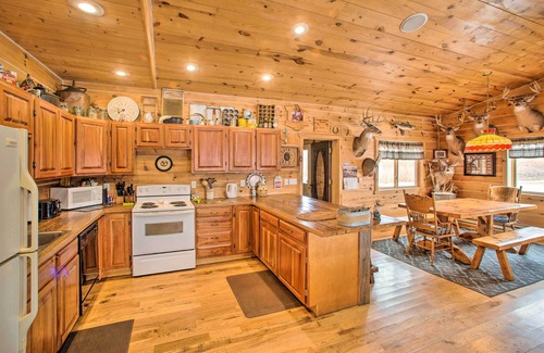 Putnam County Cabin | ‘The Lodge’ in Powersville w/Game Room & Fire Pit