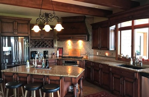 Sugarcreek Villa | The Lodge on the Hill