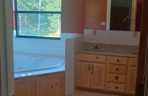 Montier Cabin | The Lodge @ Stormy Mountain Ranch Close drive to Emience and surrounding springs