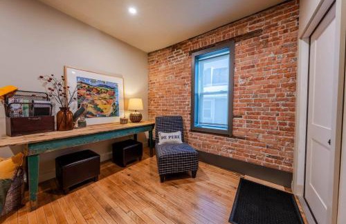 De Pere Apartment | The Loft 417 - Uniquely Renovated Downtown Loft