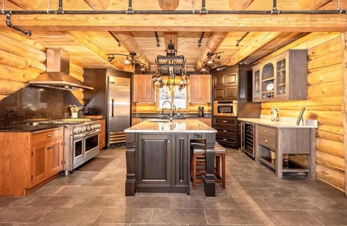 Dickerson House | The Log House at Sugarloaf Mountain MD