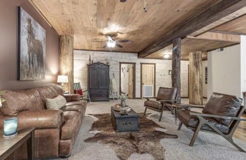 Cottontown House | The Log Palace Private Guest Suite cabin