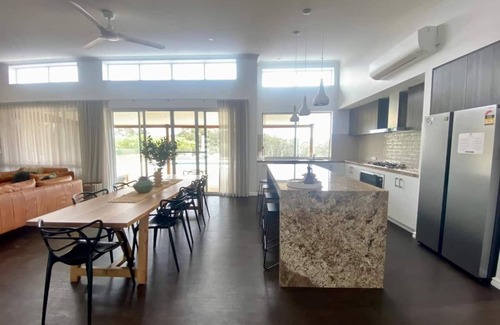 Quindalup House | The Loop – A Luxury Escape