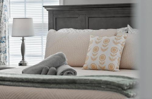 Clarksville House | The Lopez Lounge in Downtown - 1018 Main St