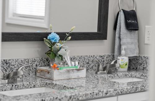 Clarksville House | The Lopez Lounge in Downtown - 1018 Main St