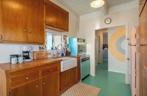 Joshua Tree House | The Lost Flamingo Retro Retreat Pool/Spa/EV/Views!