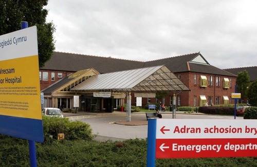 Wrexham Apartment | The Lower Gathering - Wrexham Town Centre - Sleeps Up To 10