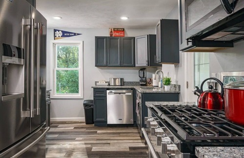 Roseland House | The Lucky Charm | Home of the Fighting Irish! BBQ, Games, 3-Bedrooms