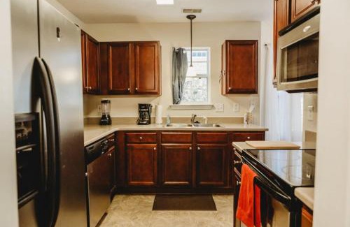 Columbia House | The Lucky Charm Sunny Screened Porch Near USC&Base