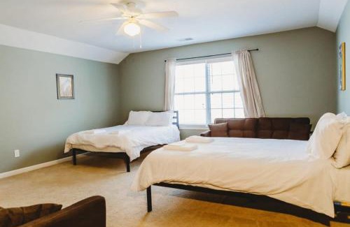 Columbia House | The Lucky Charm Sunny Screened Porch Near USC&Base