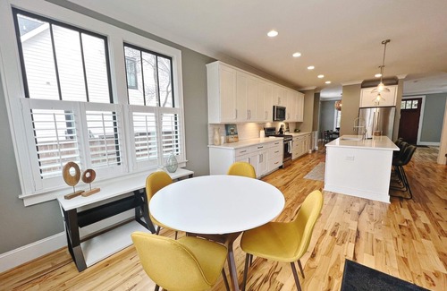 Charlotte House | {The Luxe} Heated Pool-Elegant Uptown