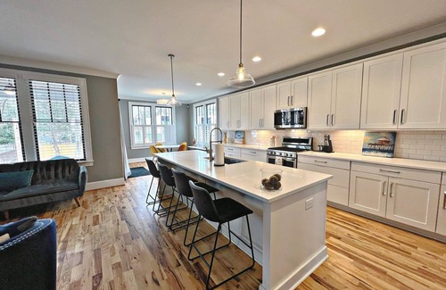 Charlotte House | {The Luxe} Heated Pool-Elegant Uptown