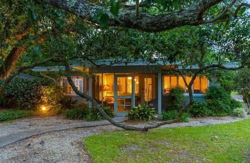 Biloxi House | The Main Suite - near Beach and close to Downtown - the perfect location!