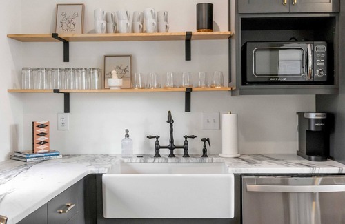 Downtown Charleston House | The Manor 93.5 B by Guesthouse Charleston– New Elegant Home in Downtown Charleston