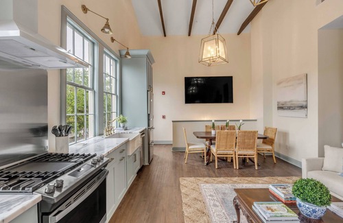 Radcliffeborough House | The Manor 93 A&B - 2 Newly Renovated Units in Downtown Charleston!