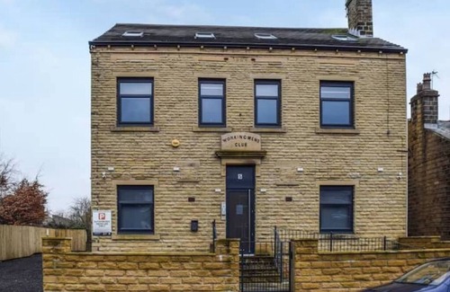 Huddersfield Apartment | The Manor Suites