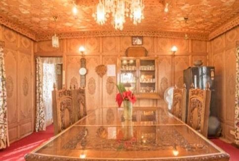 Sudarbal Boat Rental | The Martin's Houseboat