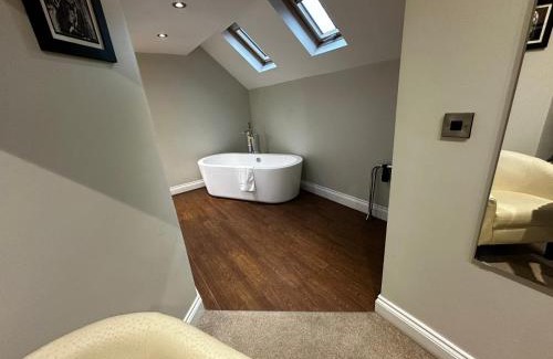 Ollerton Hotel | The Maypole at Wellow